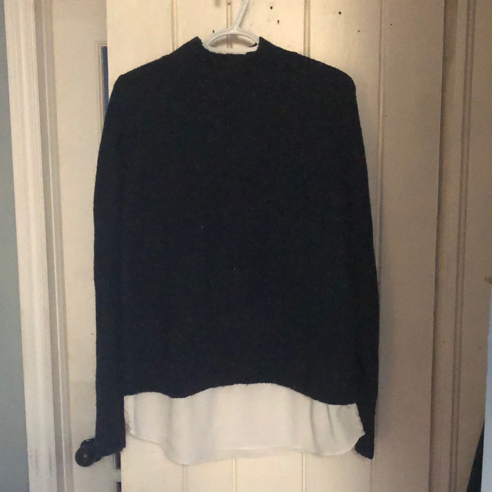 RW&CO Sweater Size Large - Navy blue